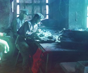 Molding of an Artistic Casting at Kasli Iron Works, photo by Sergei Prokudin-Gorskii